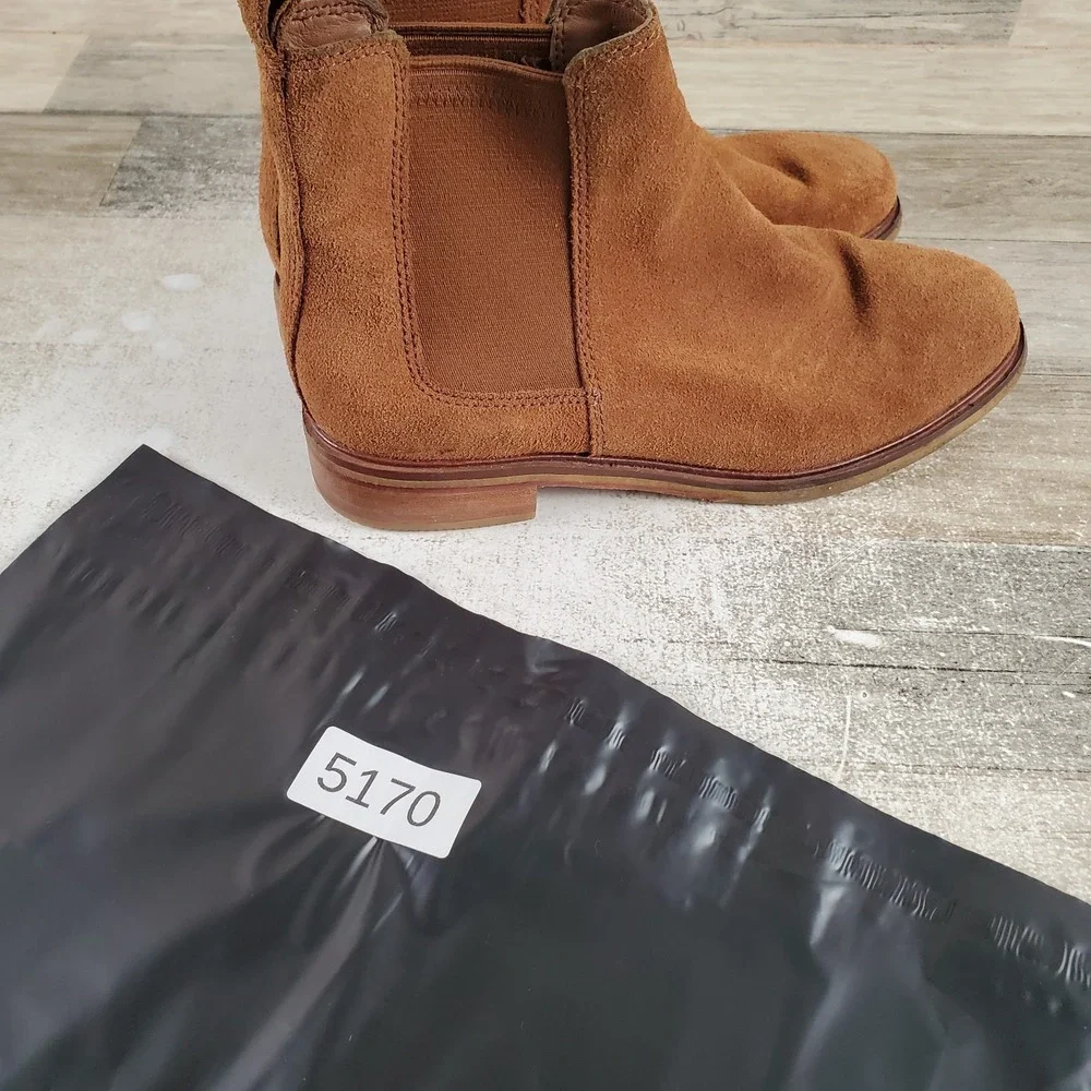 Clarks excellent black